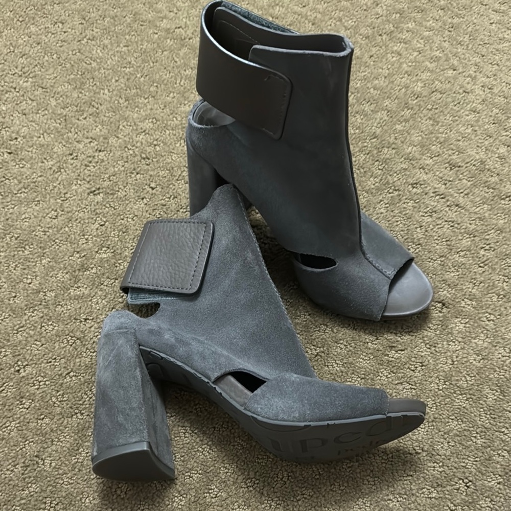 Stylish Gray Women's Heeled Boots